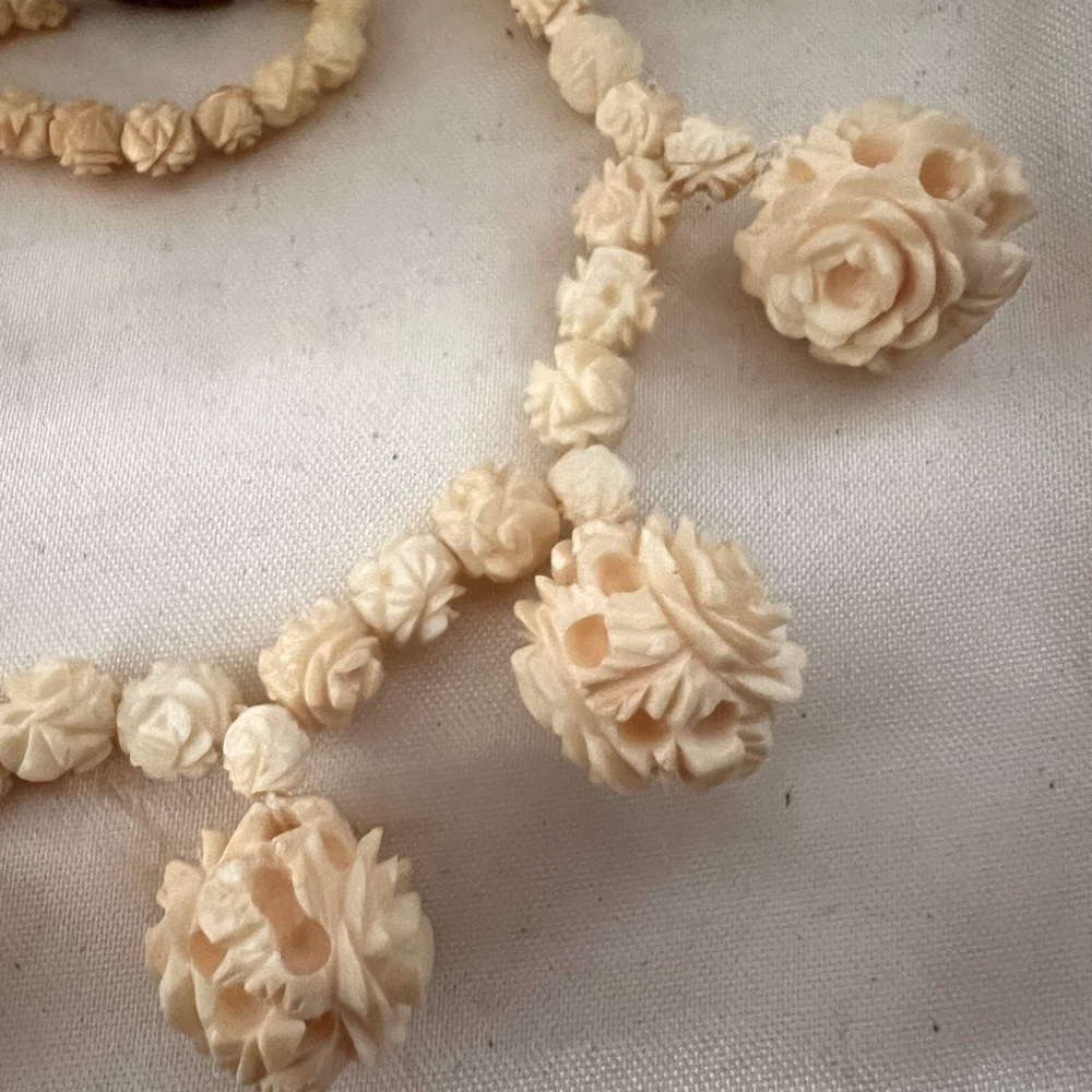 Antique vintage hand carved ivory bone necklace - Picture 2 of 2